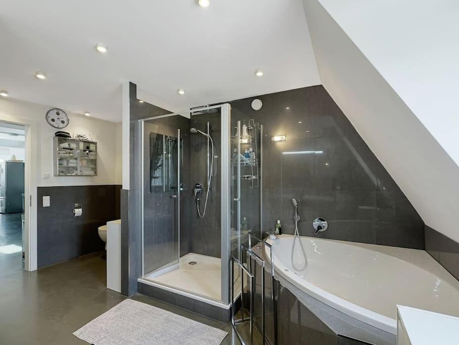 6 Zimmer Maisonette-Penthouse Pool Dachterrasse Luxus Munich Luaran gambar